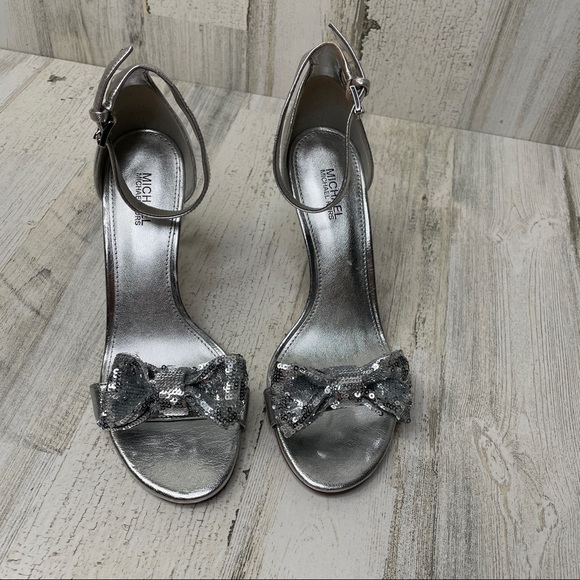 MICHAEL Michael Kors open toe sandal heels with silver sequin bow - 6.5M - Picture 2 of 9